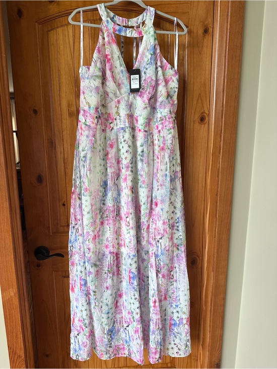 City Chic Dresses & Skirts - City Chic Maxi Dress in Dreamy Floral print